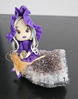 Heksje op amethist 1